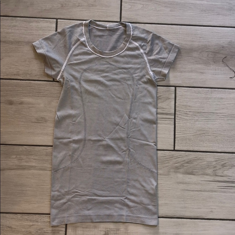 Lululemon T-shirt
